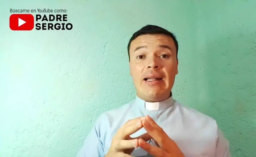 YouTube priest Padre Sergio wins award for 100,000 subscribers