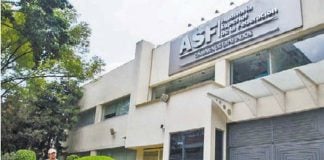 The federal auditor presented a report to Congress yesterday.