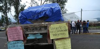 A blockade in Michoacán, where ballots were burned yesterday.