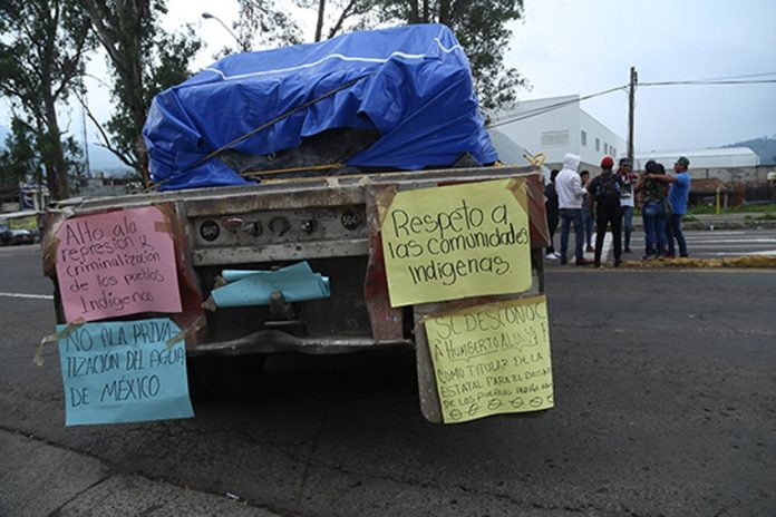 A blockade in Michoacán, where ballots were burned yesterday.