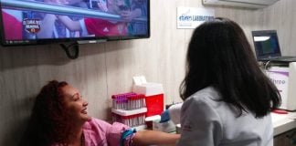 A volunteer gives blood in Jalisco.