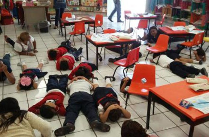 Gunfire drill at a school in Tamaulipas.