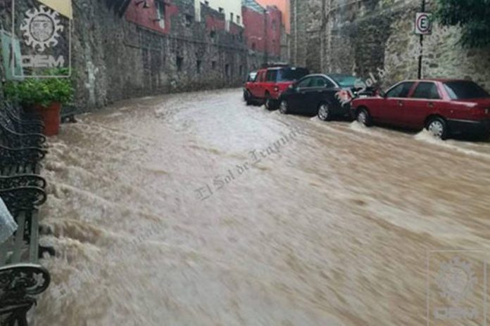 A flooded street yesterday in Guanajuato.