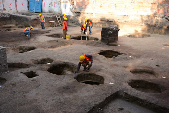 Graves discovered in southern Mexico City.