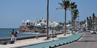 Mazatlán's malecon: new paving planned.