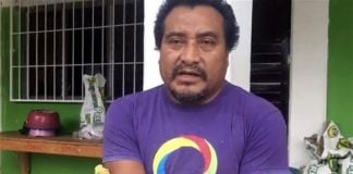 The prisoner González yesterday, anxiously awaiting his release.