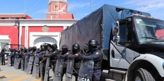 State police stand guard outside police headquarters in Ciudad Serdán.