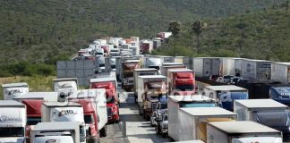 Traffic backed up this morning between Monterrey and Nuevo Laredo.