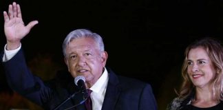 López Obrador and his wife, Beatriz Gutiérrez: they were trailed by federal spies.