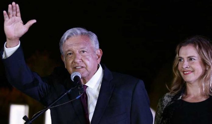 López Obrador and his wife, Beatriz Gutiérrez: they were trailed by federal spies.