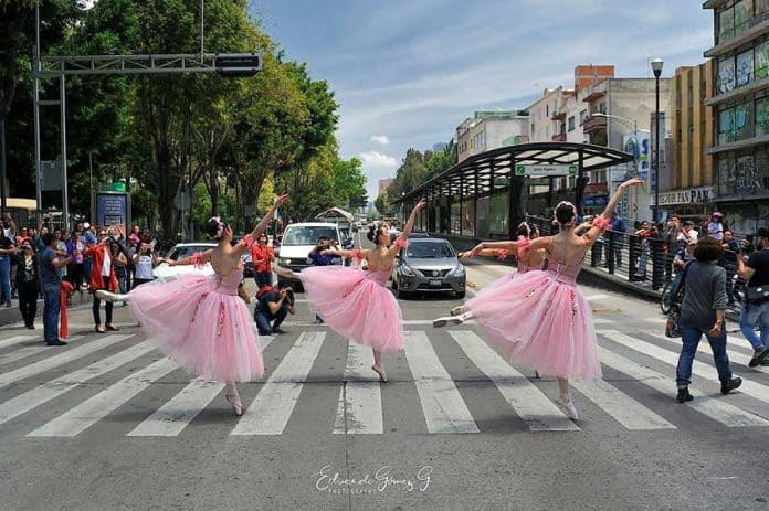 Ballet dancers perform on a Mexico City crosswalk.