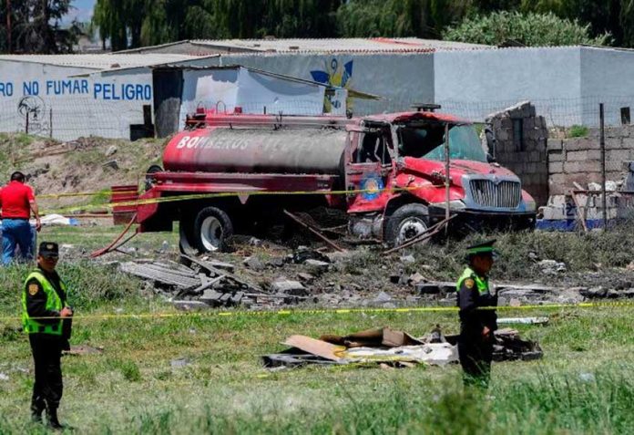 A fire truck that was destroyed yesterday in Tultepec.