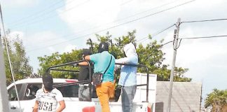 Armed civilians on patrol in Tlayacapan.