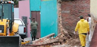 Bodies are recovered from a hidden grave at an abandoned house in Guadalajara.