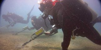 Divers search the sea bed for signs of Cortés's ships.
