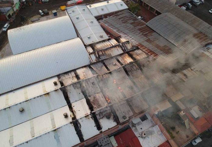 Aerial view of the Querétaro market during this morning's fire.