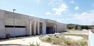 Abandoned hospital in Veracruz is one of 12 left unfinished by former governor Javier Duarte.