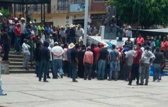 The lynch mob yesterday in Morelos.