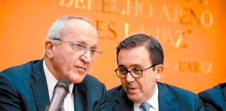 Trade negotiators Seade, left, and Guajardo.