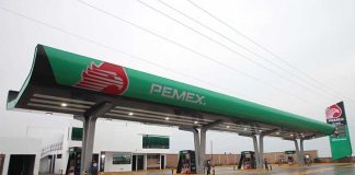 Pemex's new look at a station in Atizapán.