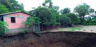 The growing sinkhole in Pinzán Morado.