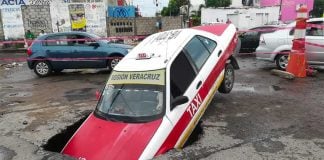A taxi is swallowed by a sinkhole in Veracruz.