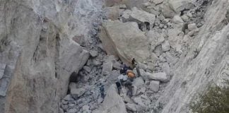 Rescue workers at the site of today's rockslide in Hidalgo.