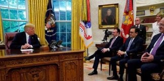 Trump with Mexican negotiating team members Luis Videgaray, Ildefonso Guajardo and Jesús Seade yesterday in the White House.