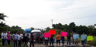 Yesterday's highway blockade between Acapulco and Zihuatanejo.