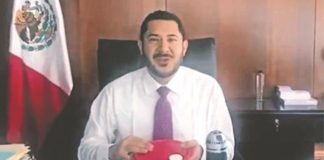 Senator Batres and his Tupperware.