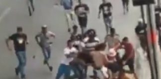 Soccer fans brawl yesterday in Nuevo León.
