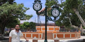 Díaz and Tehuantepec's new clocks.