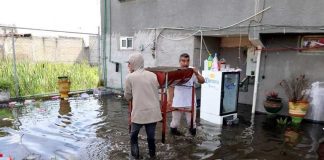 Flood victims move their belongings to higher ground.