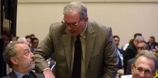 Former Mexican ambassador Sarukhan, left, and Tony Wayne, ex-US ambassador to Mexico.