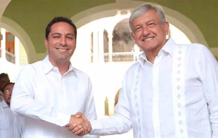 Yucatán Governor Mauricio Vila, left, with López Obrador yesterday.