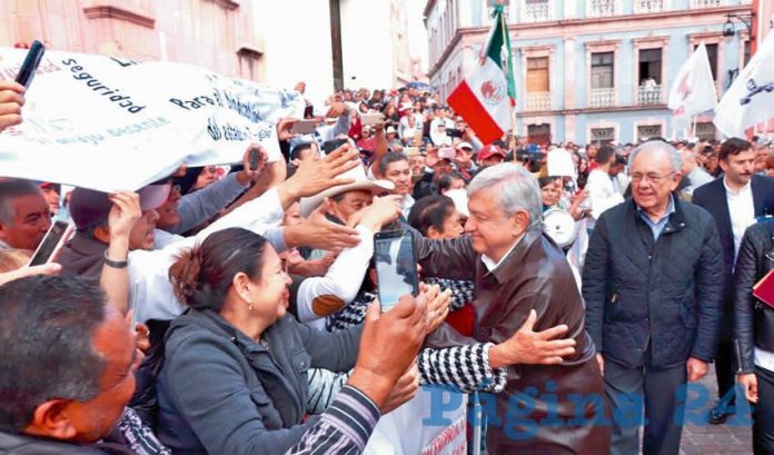 AMLO's fans give him a warm welcome to Zacatecas.