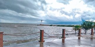 Water laps at the surface of the malecón in Jocotepec, Jalisco.