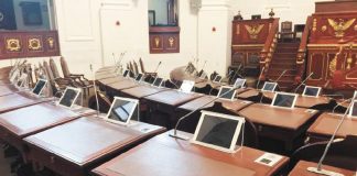 Mexico City lawmakers' new iPads.