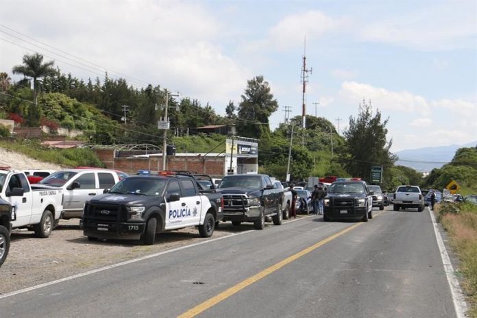 Taking down a gang of kidnappers brought a heavy police presence to Chapala yesterday.