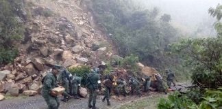 Soldiers clear a highway in Oaxaca.