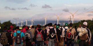 Migrants marching to Juchitán yesterday.