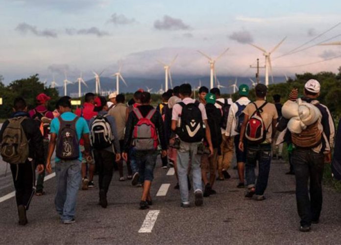 Migrants marching to Juchitán yesterday.