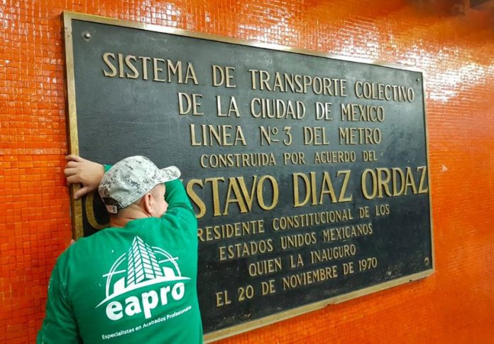A plaque remembering Díaz Ordaz is removed in the Mexico City subway.