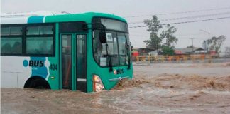 A bus battles floodwaters in Sonora.