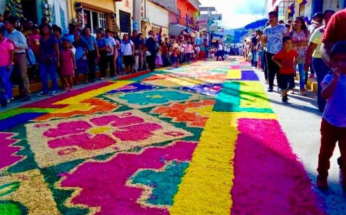 A carpeted street in Tlapa yesterday.