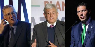 Salinas, left, and Hank, right, will be among members of the new advisory council announced by López Obrador, center.