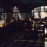 Patrons dine by candlelight in a Mérida restaurant during electricity rates protest.