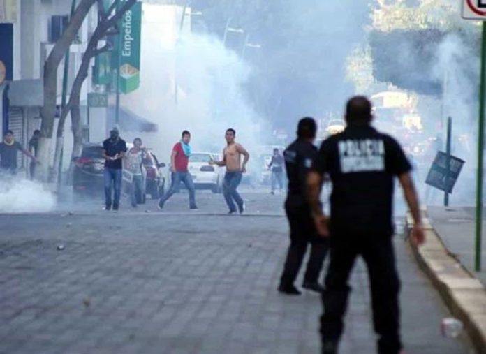 Protesters, police clash in Chiapas on Saturday.