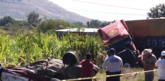 The taxi and semi in yesterday's accident in Oaxaca.
