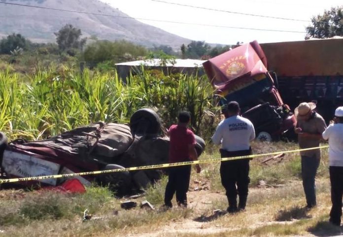 The taxi and semi in yesterday's accident in Oaxaca.